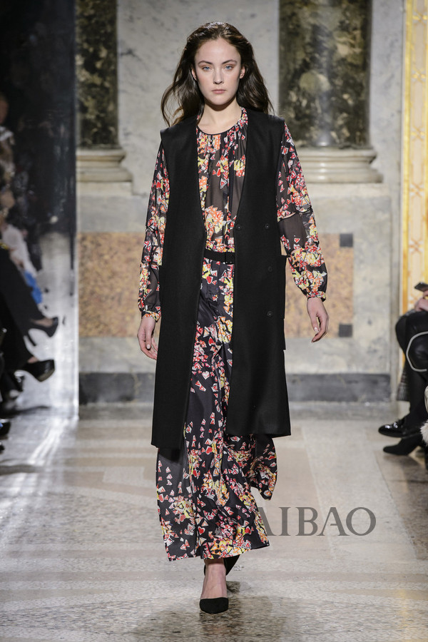 智慧女性心目中的最佳气质！MARYLING2017秋冬女装秀，海报网带你亲临2017秋冬米兰时装周