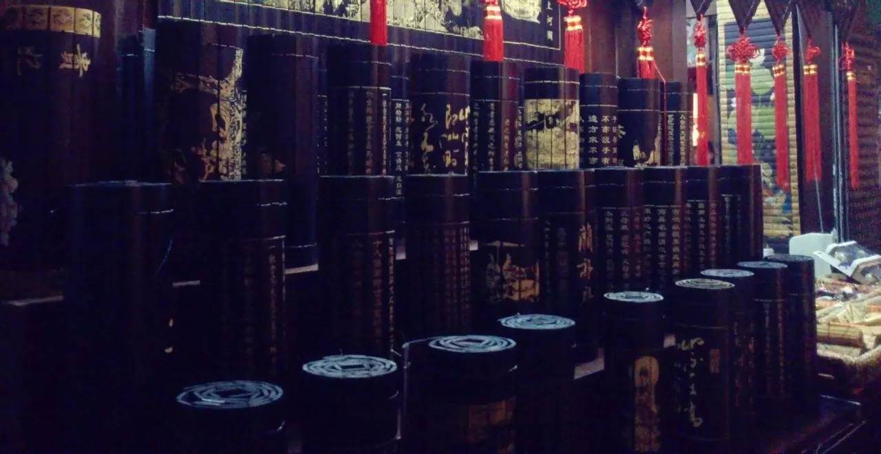 「诗词原创」陈天恩|空房独自频观月一寸相思几断肠?