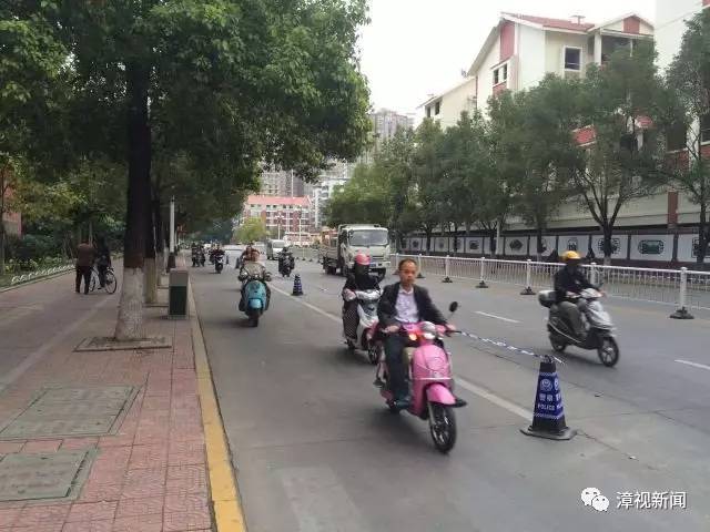 漳州人注意！看到街上的反光锥没？交警蜀黍又有新动作，小电驴你走对路了吗？