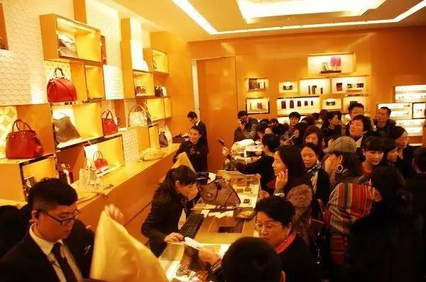 lvguccibv,大单反复挂了又撤