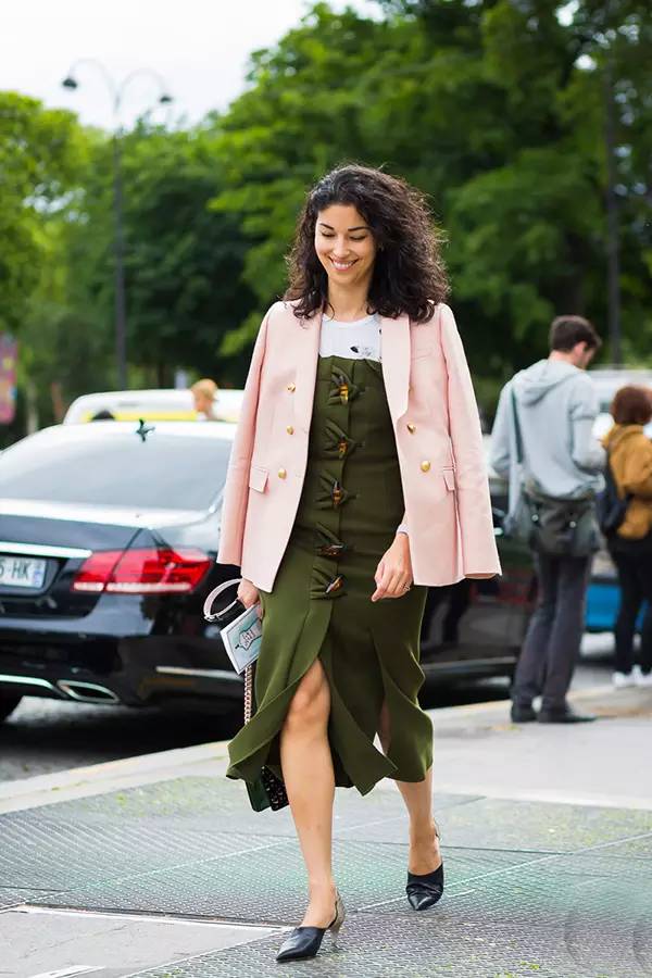 穿衣服一定要会打扮,如何选择自己穿衣服的颜色