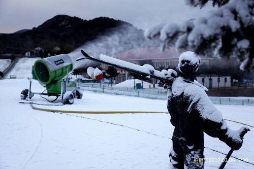 南山滑雪场极限雪沟时间,南山滑雪场雪化了吗