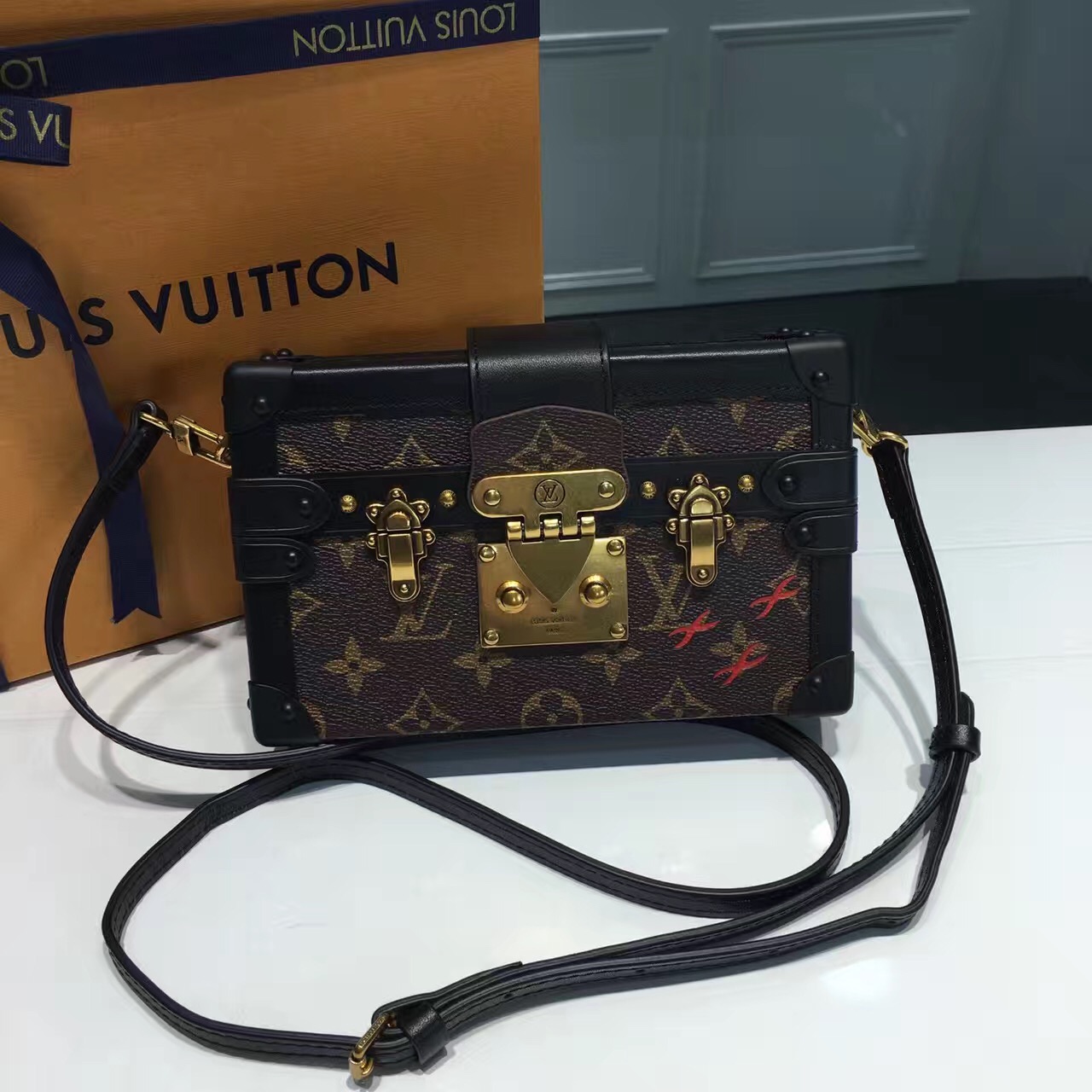 lv这款包多少钱,lv这款包的二手行情