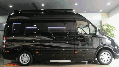 要的就是度假感!奔驰C10C有电视有沙发,有床有洗手间