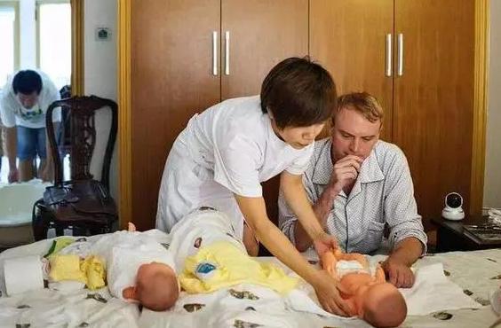 外国男人体验孕妇日常,中国坐月子让外国惊呆