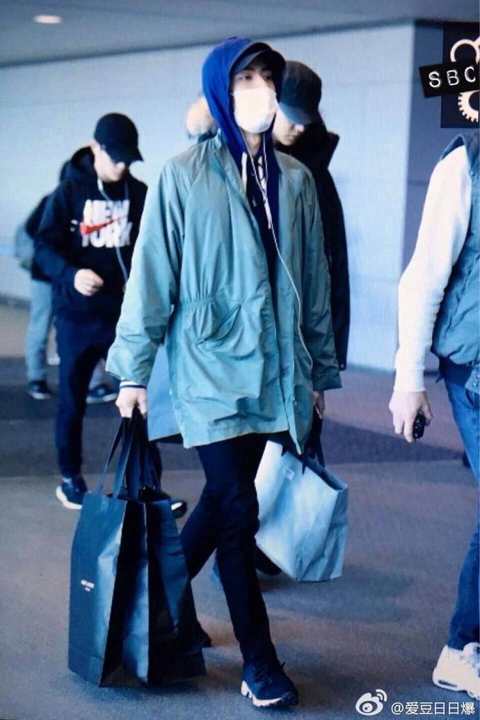 吴世勋机场代购,吴世勋被耽误的十年