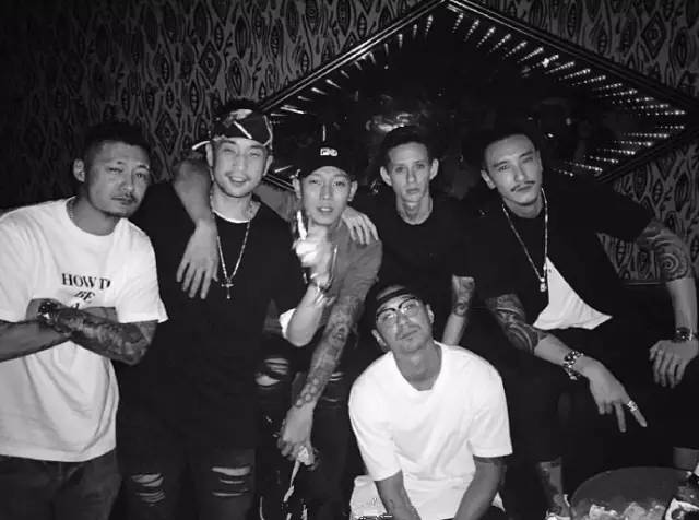 “谁再说纹身是纯装X无意义，我就让老公们去怼住他的嘴”