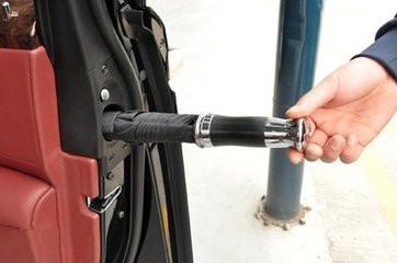 800万劳斯莱斯钱花哪了,劳斯莱斯赠送的伞放在哪里