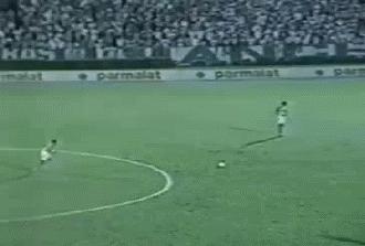 大力出奇迹把球踢爆了,大力出奇迹足球破门