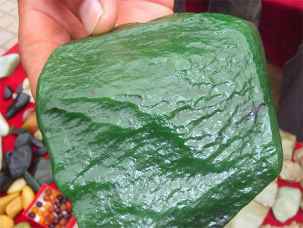 和田墨玉桃花石值钱吗,桃花石和田玉