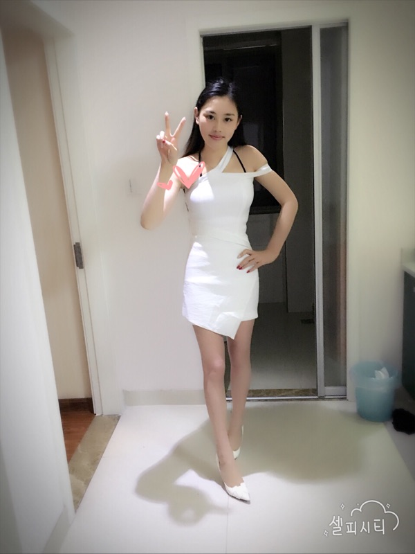 肩上带子,肩上有肩带勒痕