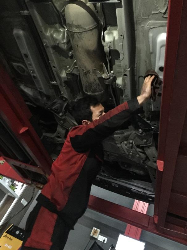 底盘装甲好还是凹凸胶好,底盘装甲好还是防锈好