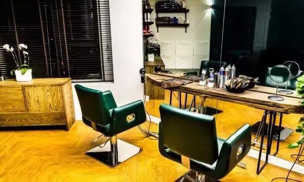 成都妹儿请注意！整容不用去医院，剪个短发也可以！