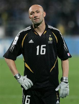 欧洲联赛足球黄油手,足球十大经典黄油手