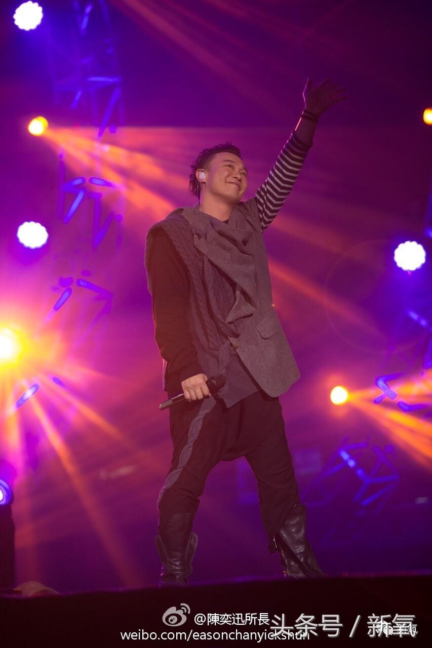 邓紫棋皮裤和别的女星对比,邓紫棋皮裤大盘点