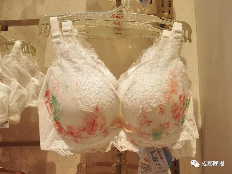 杩囪妭鏃剁殑濂ヨ幈,濂ヨ幈杩囪妭娲诲姩