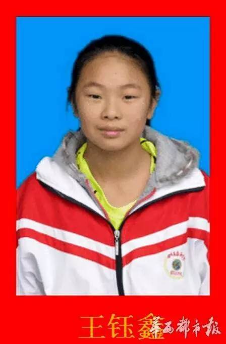 厉害小女孩踢足球,踢足球厉害女生