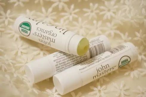 10款颜值爆表的有机天然小众润唇膏~不过百元，就能彻底滋润你，男票也能放心吃了！