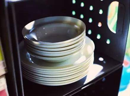 一口气推出了50多款PS新品，宜家彻底放飞了自我！挂到墙上的沙发、自动浇水的花盆……错过等3年