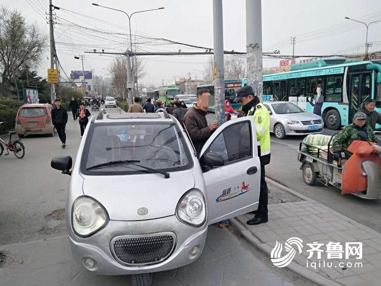 济南交警严查三轮车闯禁区,交警查处黑摩的视频