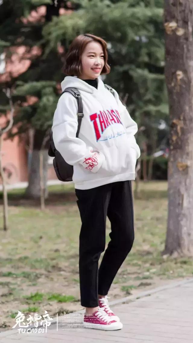 报告老师，中州大学的学生不好好穿衣服！