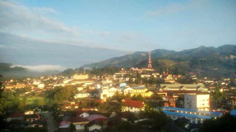 老挝街边的野生蜂蜜,老挝原始森林中纯天然野生蜂蜜