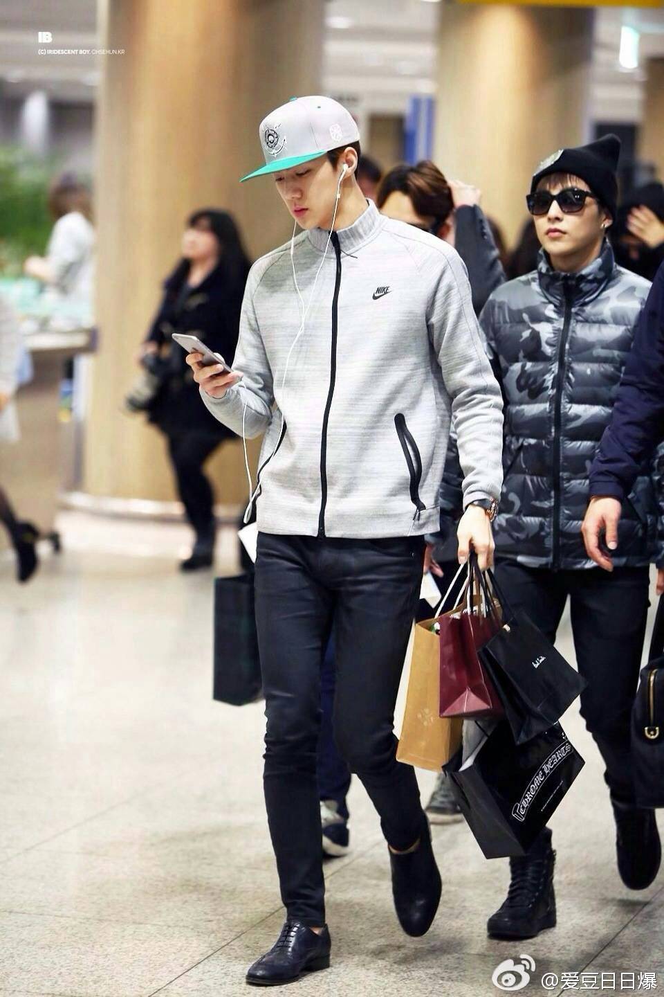 吴世勋代购时刻,吴世勋中国杂志代购