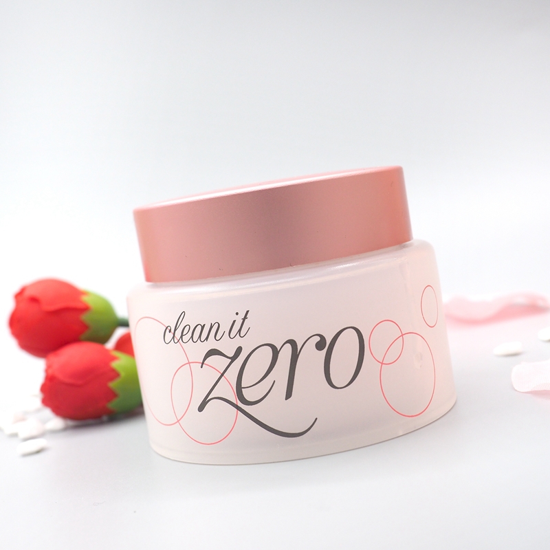 不卸妆的后果就是皮肤容易长痘,不卸妆的伤害