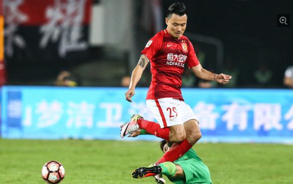 13黄+2红，一场“丑陋”的比赛，谁的脑袋被“驴踢了”？