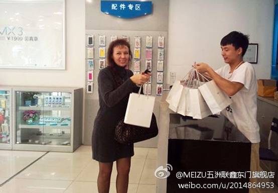 战斗民族折磨手机的日常，竟然尤其钟爱这个品牌