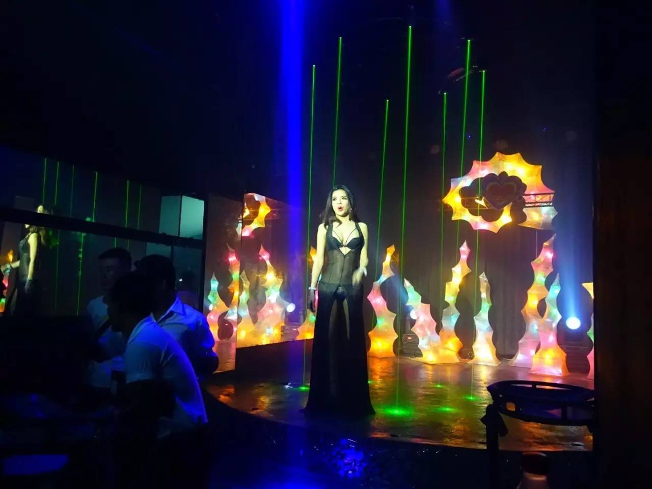 普吉岛酒吧帅哥,普吉岛帅哥酒吧