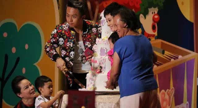 王宝强全家福,王宝强晒全家福