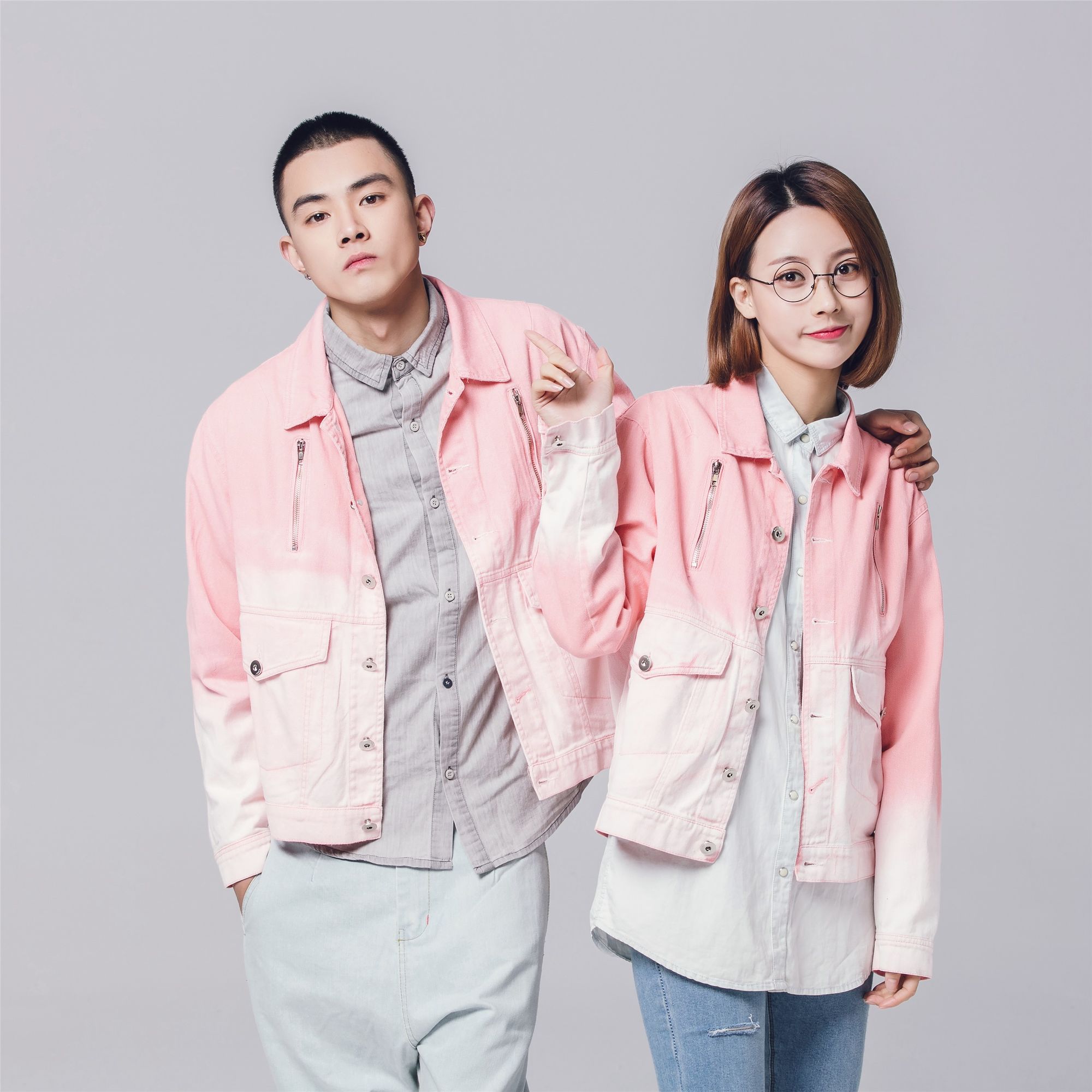 牛仔裤和工装裤搭配,牛仔裤和工装裤哪个好搭配