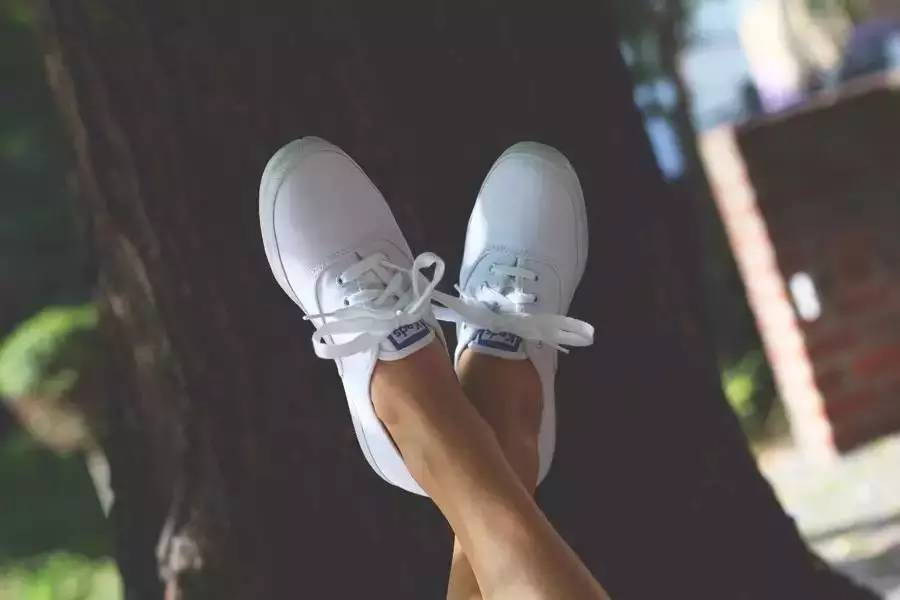 小白鞋终极总结，当下最火的9双小白鞋有什么不一样？