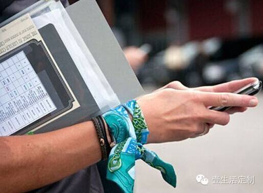 爱马仕女士丝巾系法,女士衬衣丝巾怎么系