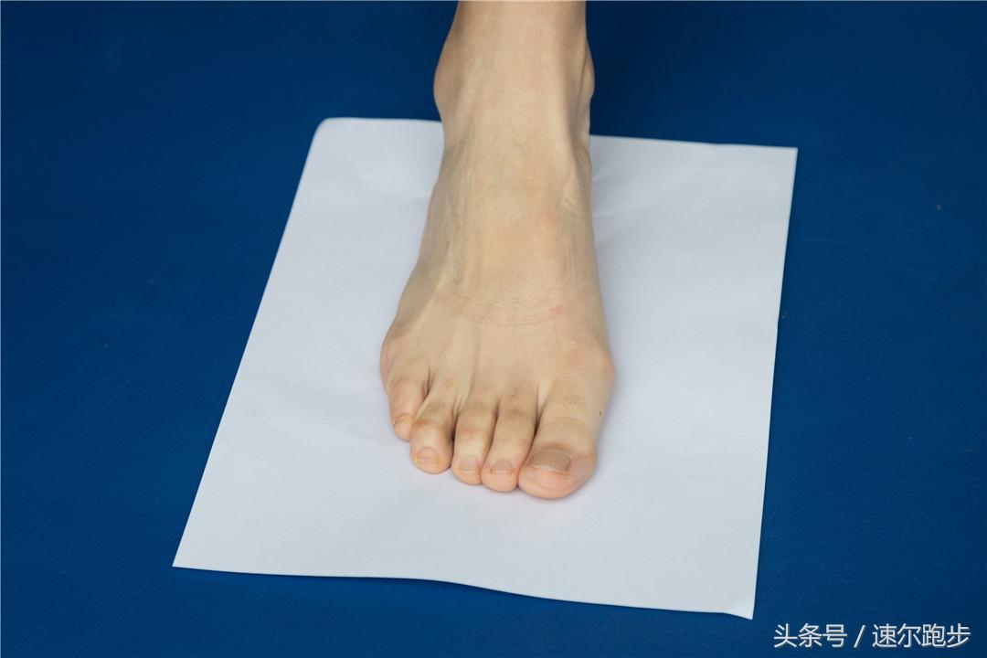 怎么挑选适合自己的鞋码,鞋子怎么选尺码大码太松小码顶脚