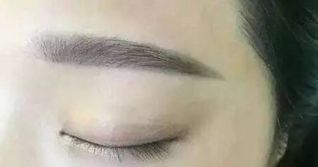 纹眉一年后掉色成红色是怎么回事,纹眉后掉色成红色对运势有无影响
