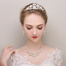 蕾丝婚纱搭配首饰,婚纱配什么珠宝首饰好看