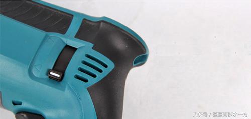 混凝土上钻孔神器——牧田工具M8700ZB电锤的4大优势解读