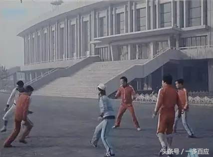 跟着山西太原第一部彩色故事片，穿越回1982年的三晋大地