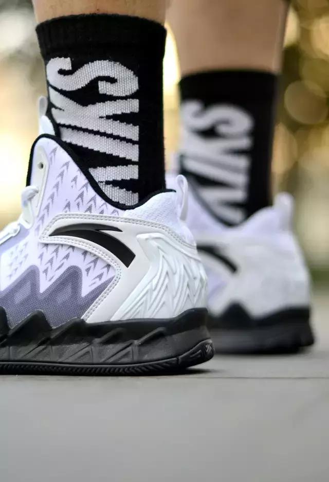 我在安踏官网定制了双鞋,成品真的惊艳到了我自己!