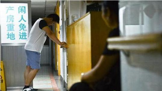 产妇在病房挣扎4个小时,产妇痛得死去活来丈夫拒绝生产