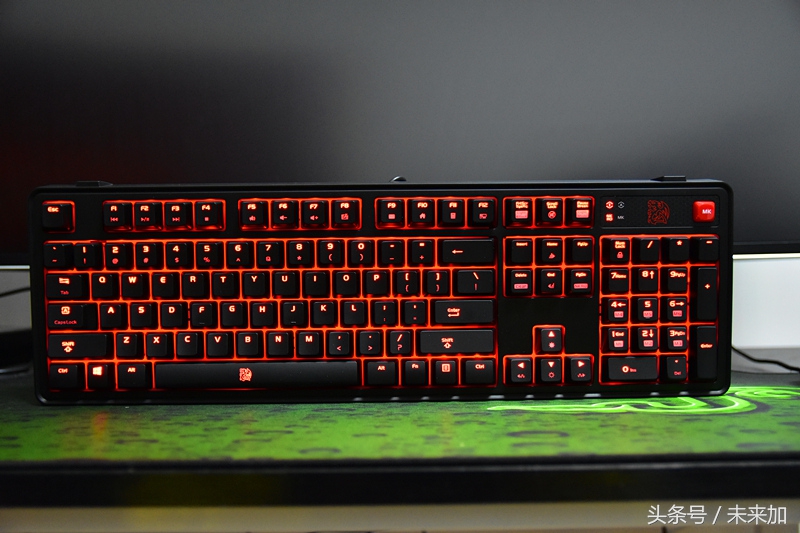 弹指跳动清脆音符，拓荒者MEKAPRO机械键盘青轴版评测