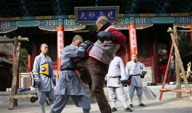 少林武僧转头,少林功夫原地挺身