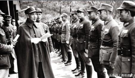 袁世凯带佩刀到参议院宣誓就任大总统此人为何堵在门口不让进？