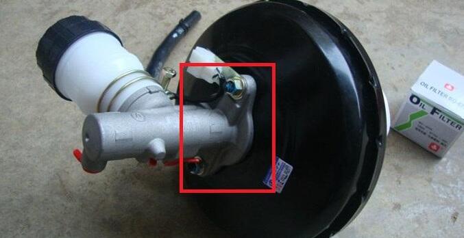 汽车熄火后，为什么刹车踏板踩不动了？下坡路段熄火有多危险？