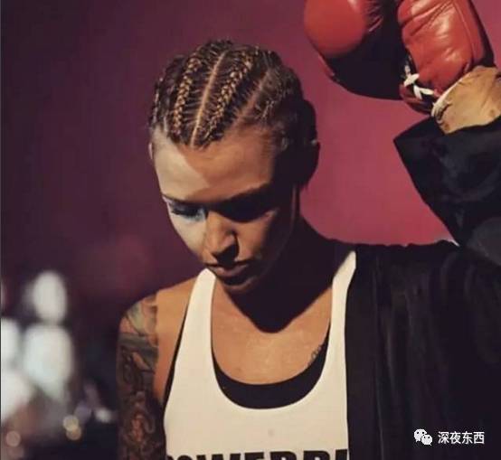 深夜东西｜在男女神之间切换自如的酷女孩，把多少姑娘都掰弯了……