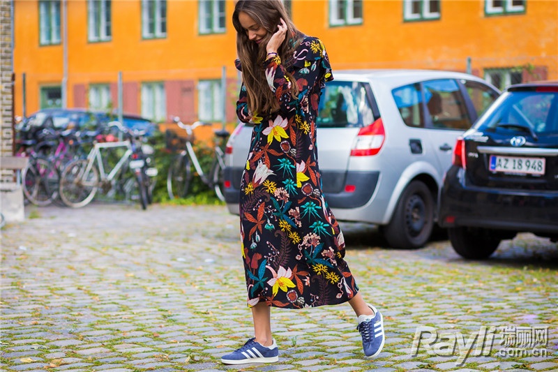 摆脱土气！2017黑底印花时髦更百搭