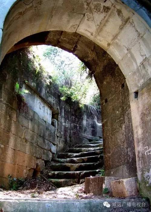 看山看水看日出日落,看山看水看古村