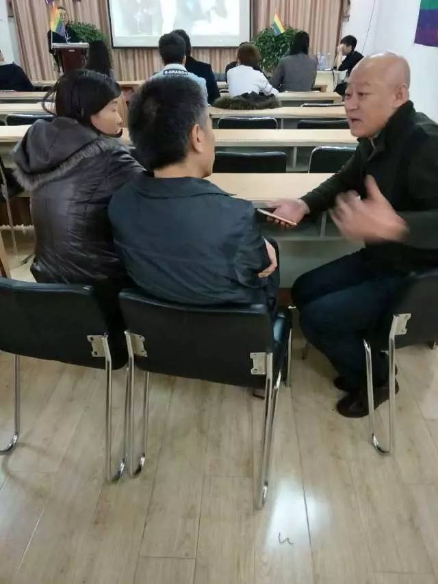 “妈妈，我是拉拉”，妈妈：“我也是”